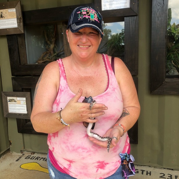 Meet your Posher, Jenny - Picture 2 of 9